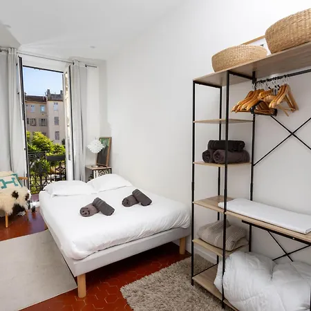 Apartment Maison Toesca - Old Charm & Sunny Balcony